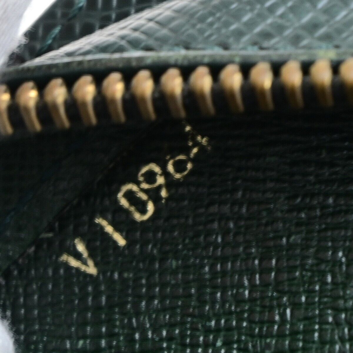 LOUIS VUITTON LV Logo BAIKAL Clutch Hand Bag Taiga Leather Epicea M30184 05EC929