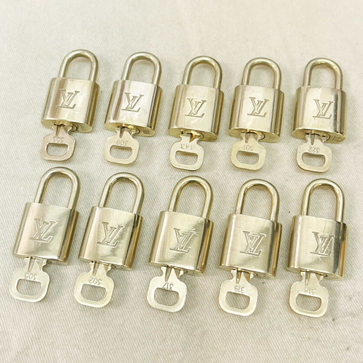LOUIS VUITTON LV 10 SET PADLOCK KEY CHARM CADENA GOLD-PLATED FRANCE 35JF459
