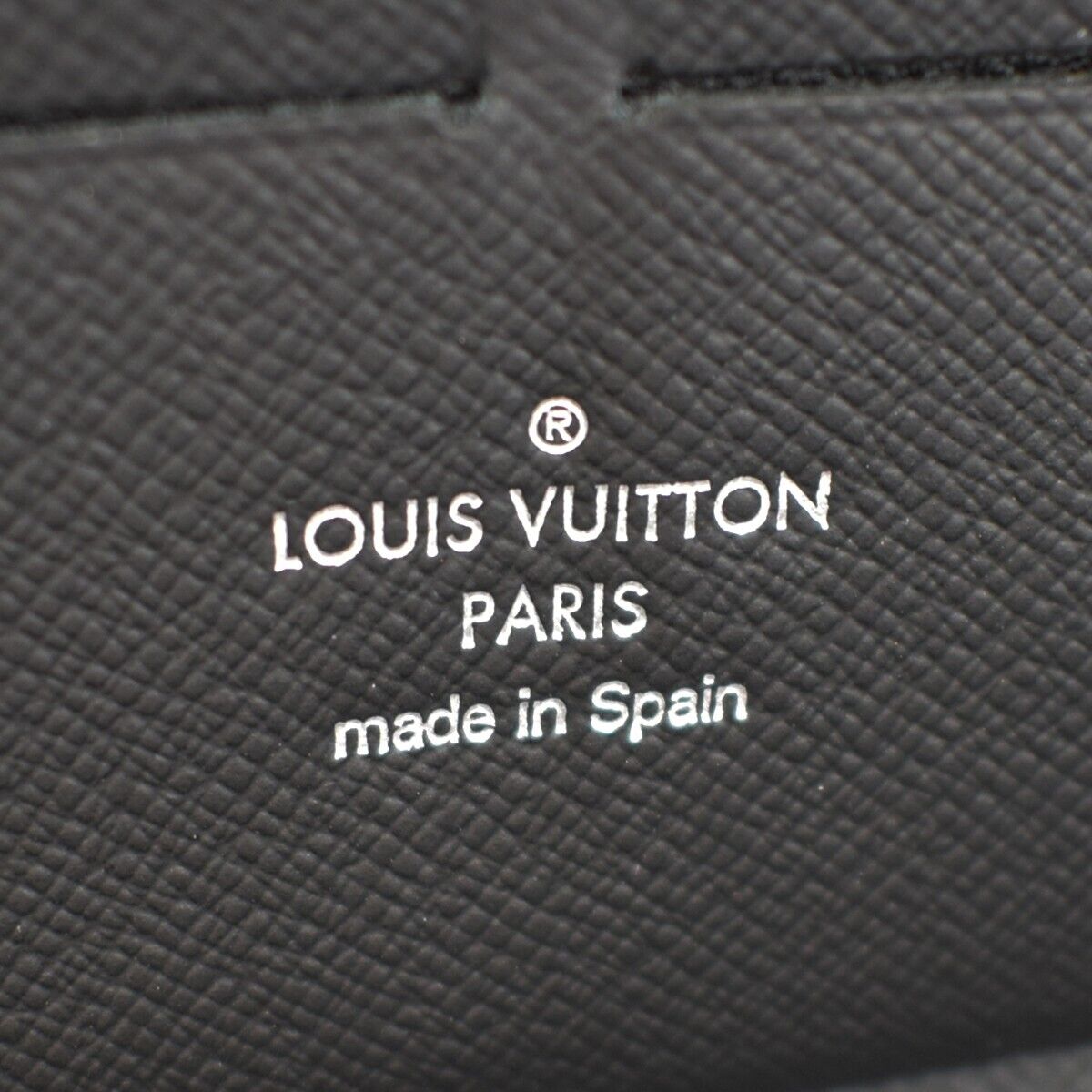 LOUIS VUITTON Zippy Organizer NM Long Bifold Wallet Taiga Leather M62643 85GA237