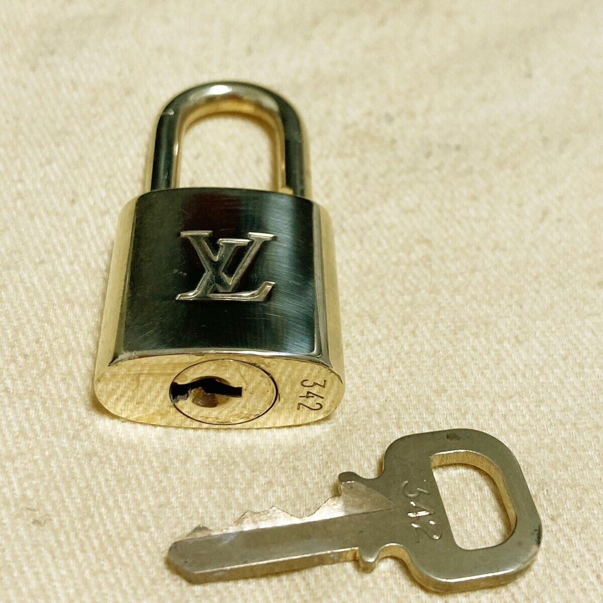 LOUIS VUITTON LV 10 SET PADLOCK KEY BAG CHARM CADENA GOLD PLATED FRANCE 39PDA129
