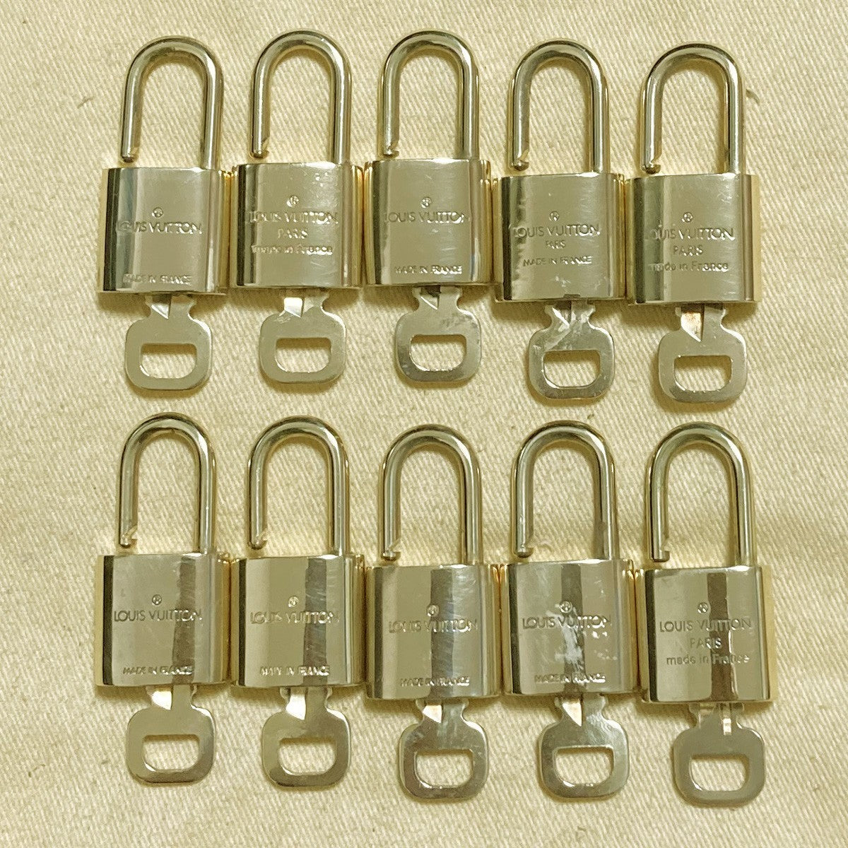 LOUIS VUITTON LV 10 SET PADLOCK KEY CHARM CADENA GOLD-PLATED FRANCE 35PDA248