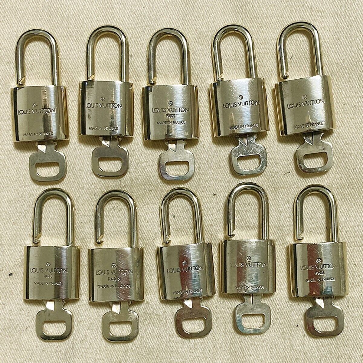 LOUIS VUITTON LV 10 SET PADLOCK KEY BAG CHARM CADENA GOLD PLATED FRANCE 37PDA080