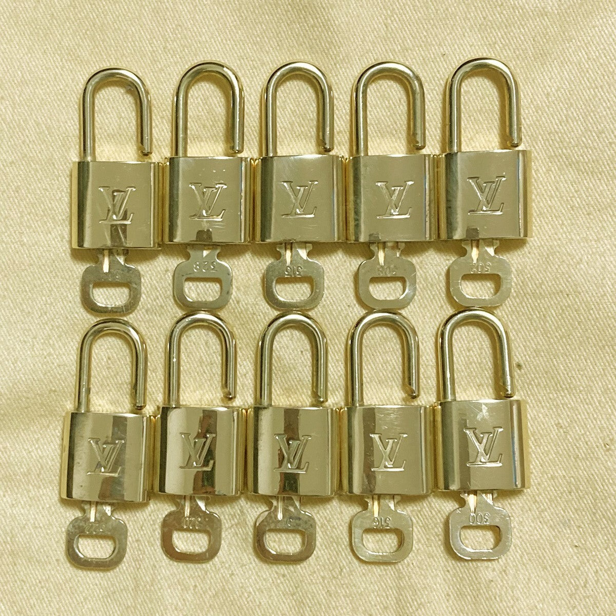 LOUIS VUITTON LV 10 SET PADLOCK KEY CHARM CADENA GOLD-PLATED FRANCE 62PDA223