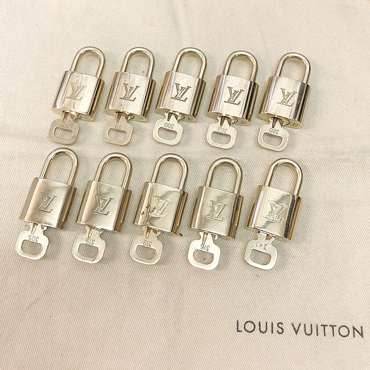 LOUIS VUITTON LV 10 SET PADLOCK KEY CHARM CADENA GOLD-PLATED FRANCE 35JF231