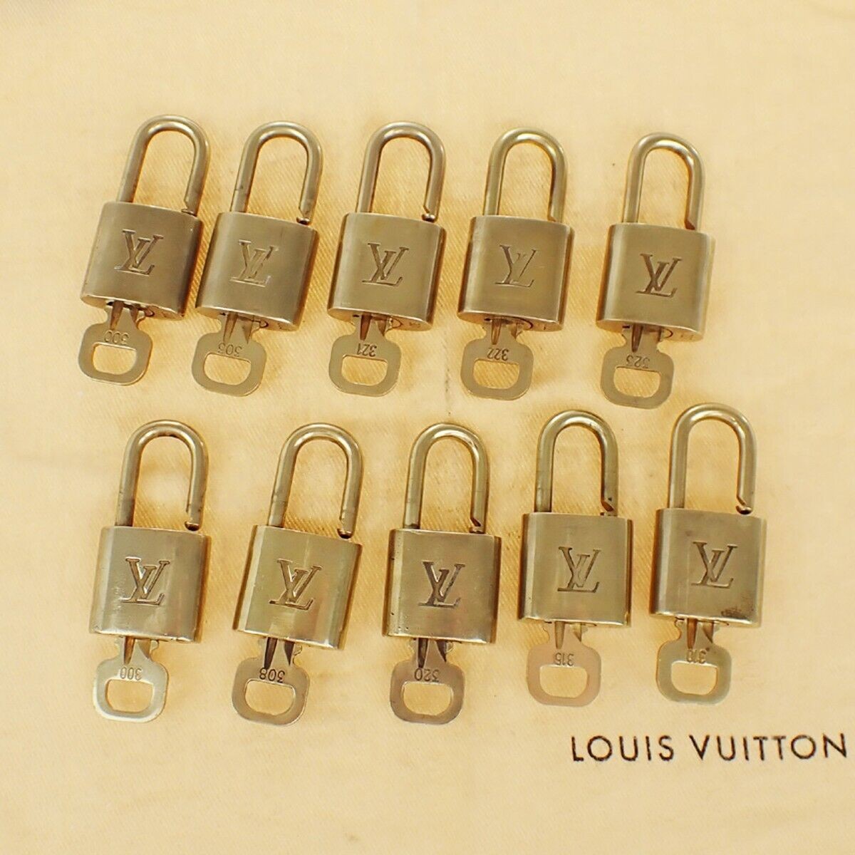 LOUIS VUITTON LV 10 SET PADLOCK KEY BAG CHARM CADENA GOLD PLATED FRANCE 33EB420