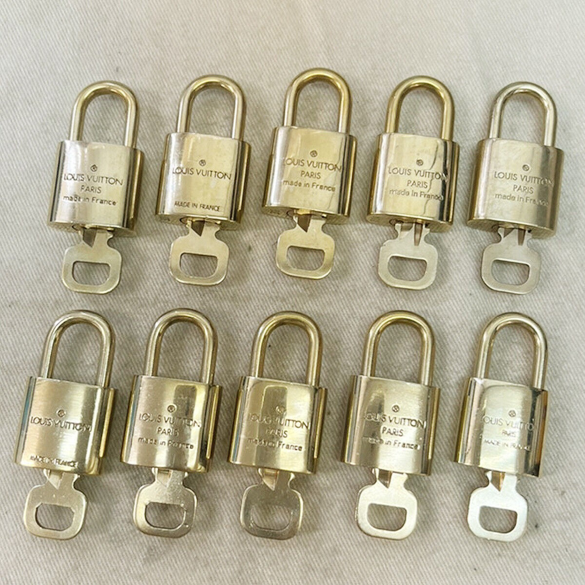 LOUIS VUITTON LV 10 SET PADLOCK KEY CHARM CADENA GOLD-PLATED FRANCE 35JF484
