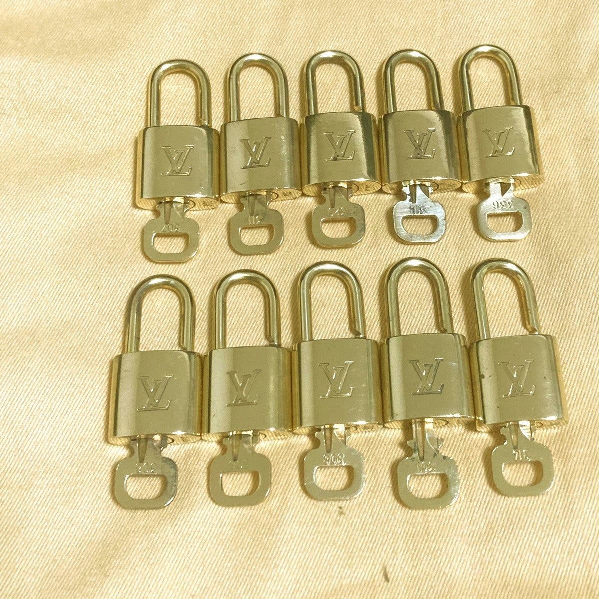 LOUIS VUITTON LV 10 SET PADLOCK KEY CHARM CADENA GOLD-PLATED FRANCE 31PDA313
