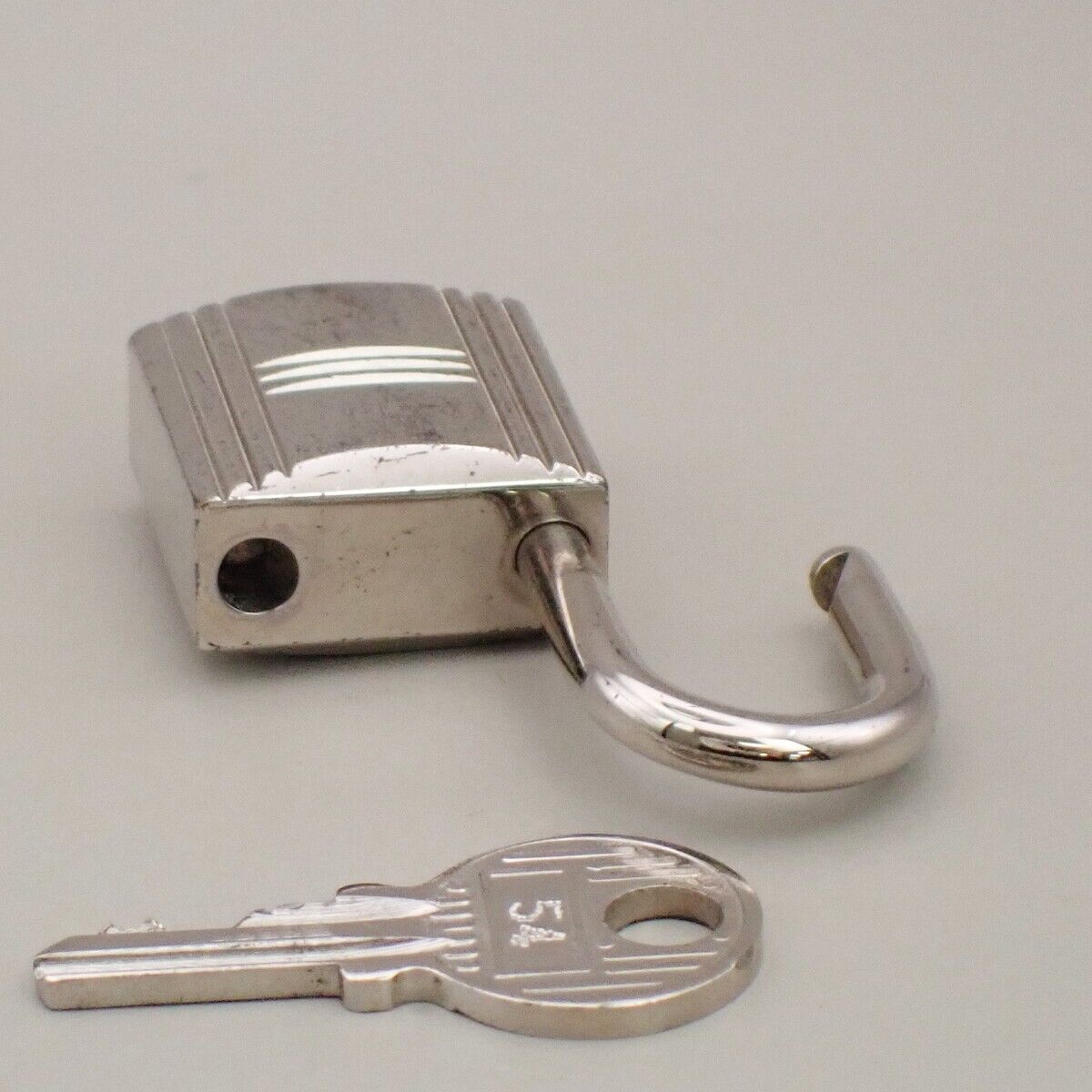 HERMES Logo 2 Set Padlock Key Bag Charm Cadena Silver-plated Accessroy 06KA557