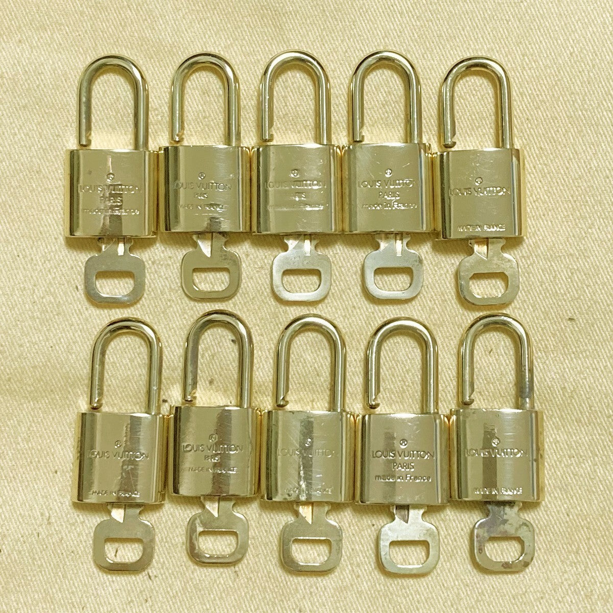 LOUIS VUITTON LV 10 SET PADLOCK KEY CHARM CADENA GOLD-PLATED FRANCE 38PDA241