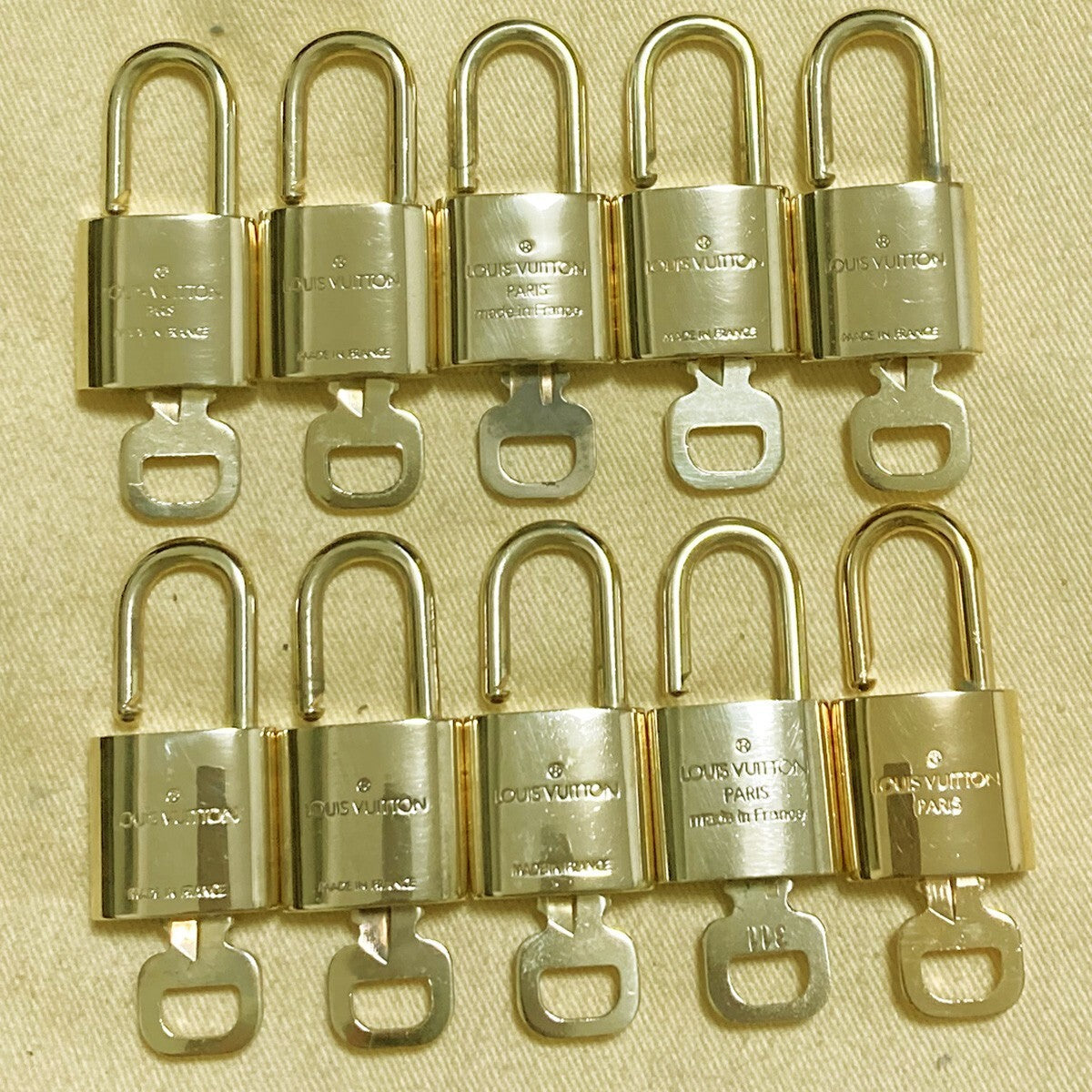 LOUIS VUITTON LV 10 SET PADLOCK KEY CHARM CADENA GOLD-PLATED FRANCE 62PDA204