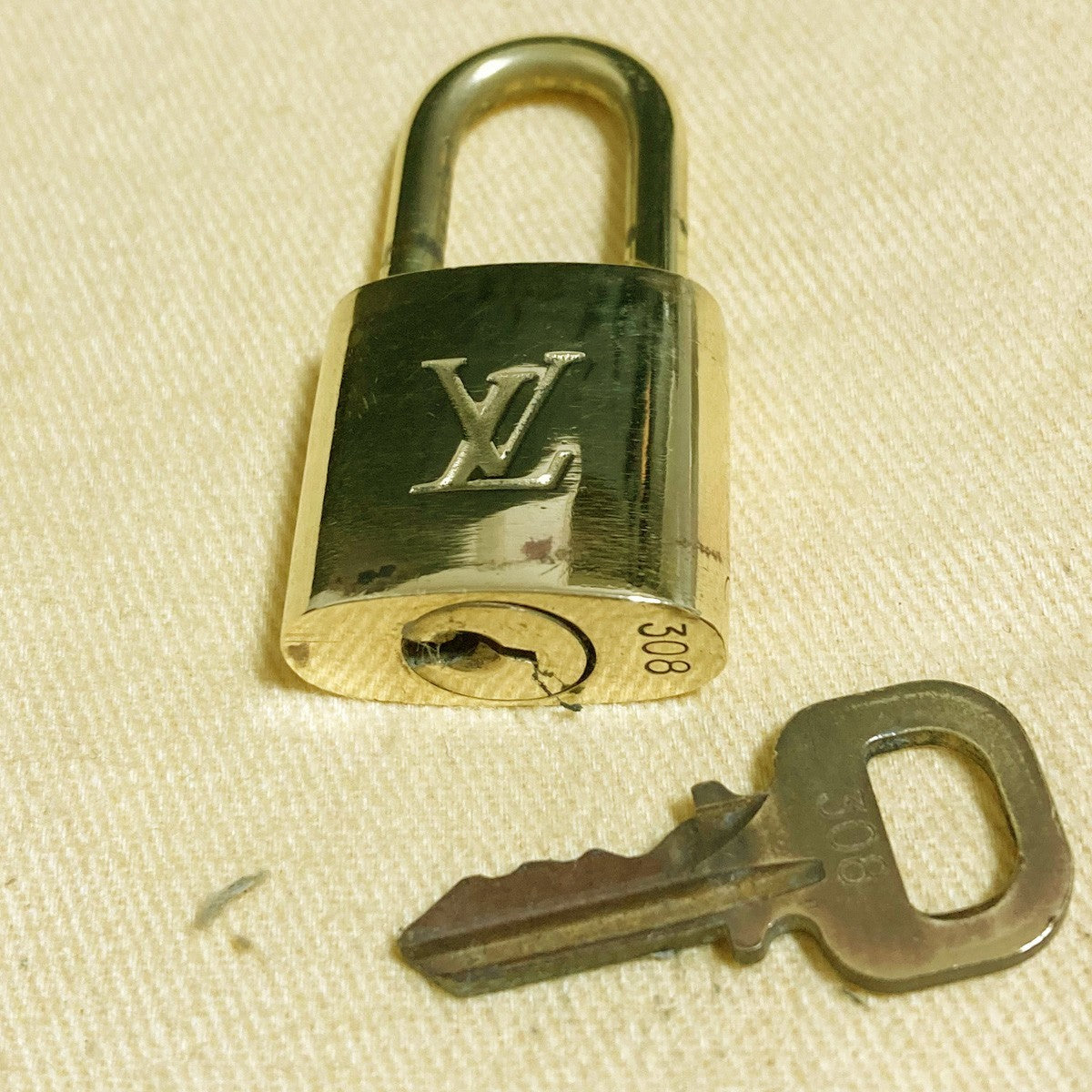 LOUIS VUITTON LV 10 SET PADLOCK KEY CHARM CADENA GOLD-PLATED FRANCE 30PDA298
