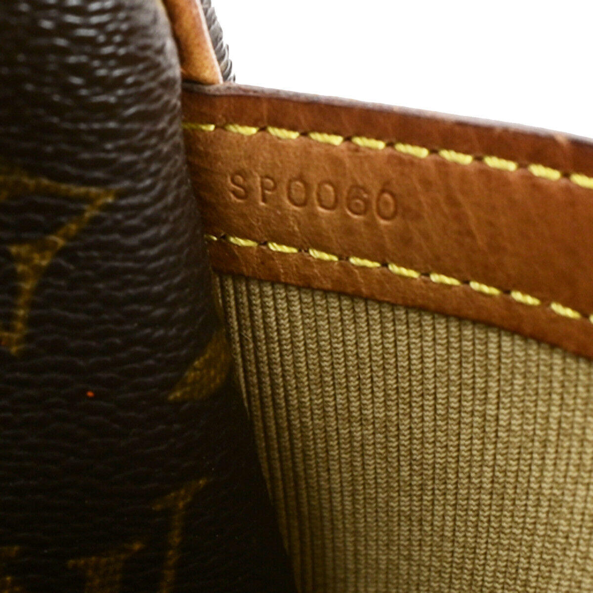 LOUIS VUITTON Reporter PM Crossbody Shoulder Bag Monogram Leather M45254 64SJ515