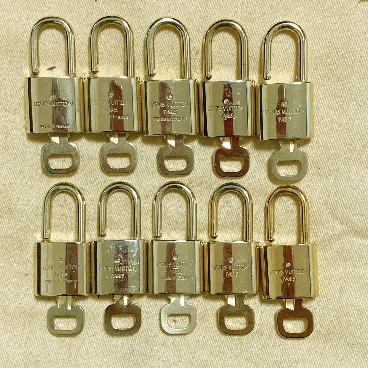 LOUIS VUITTON LV 10 SET PADLOCK KEY CHARM CADENA GOLD-PLATED FRANCE 31PDA198
