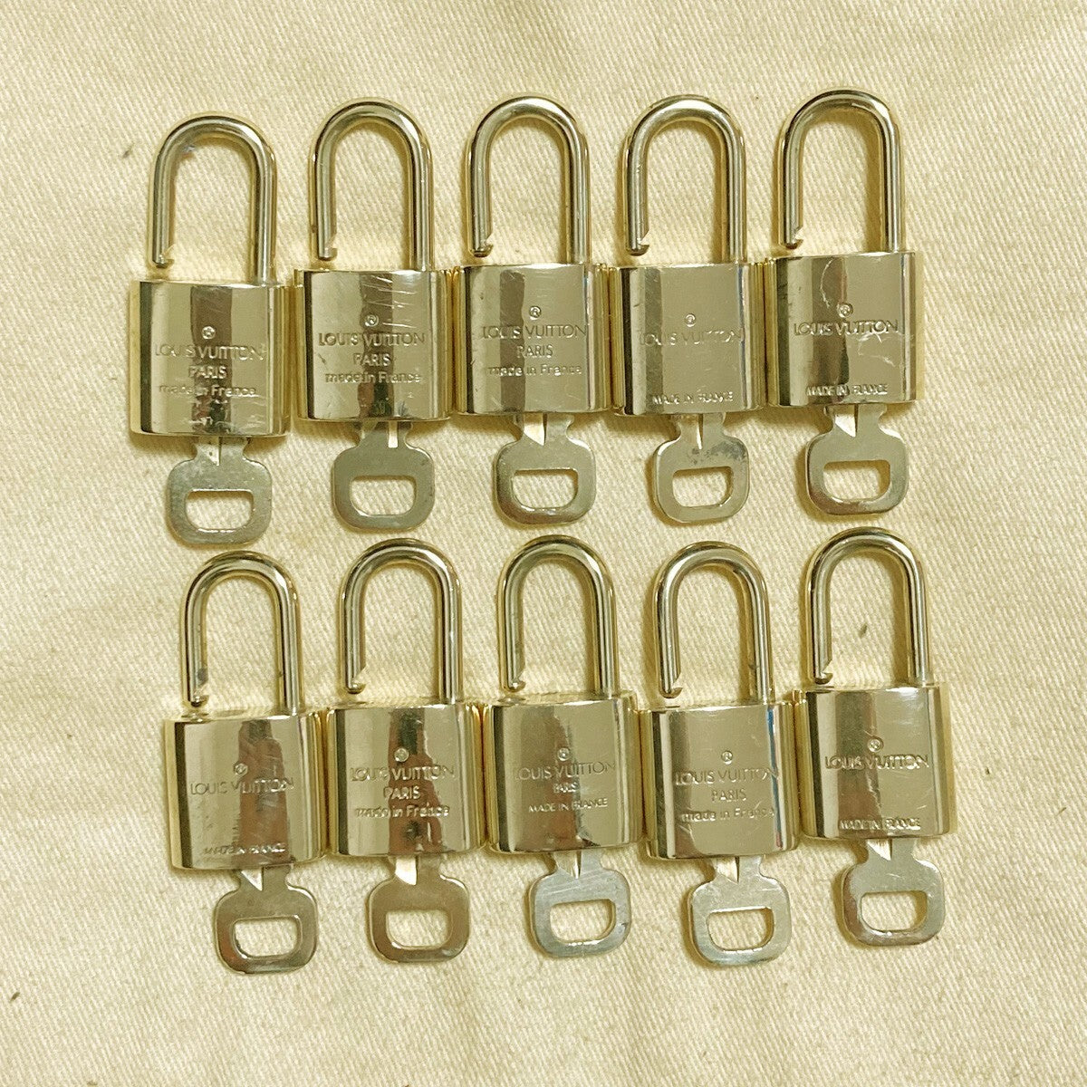 LOUIS VUITTON LV 10 SET PADLOCK KEY CHARM CADENA GOLD-PLATED FRANCE 62PDA223