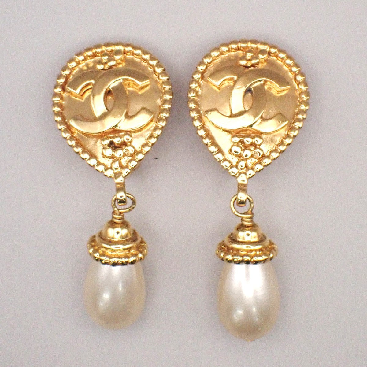 CHANEL CC Logo Immitation Pearl Earrings 96A Clip-On Gold WE France VE 70MA474