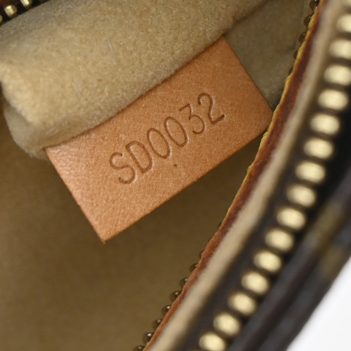 LOUIS VUITTON Looping MM Shoulder Bag Monogram Leather BN USA M51146 22YJ209