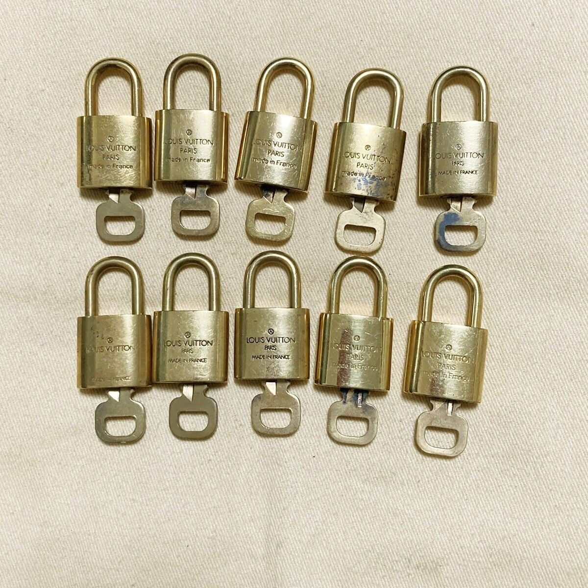 LOUIS VUITTON LV 10 SET PADLOCK KEY BAG CHARM CADENA GOLD PLATED FRANCE 35PDA065