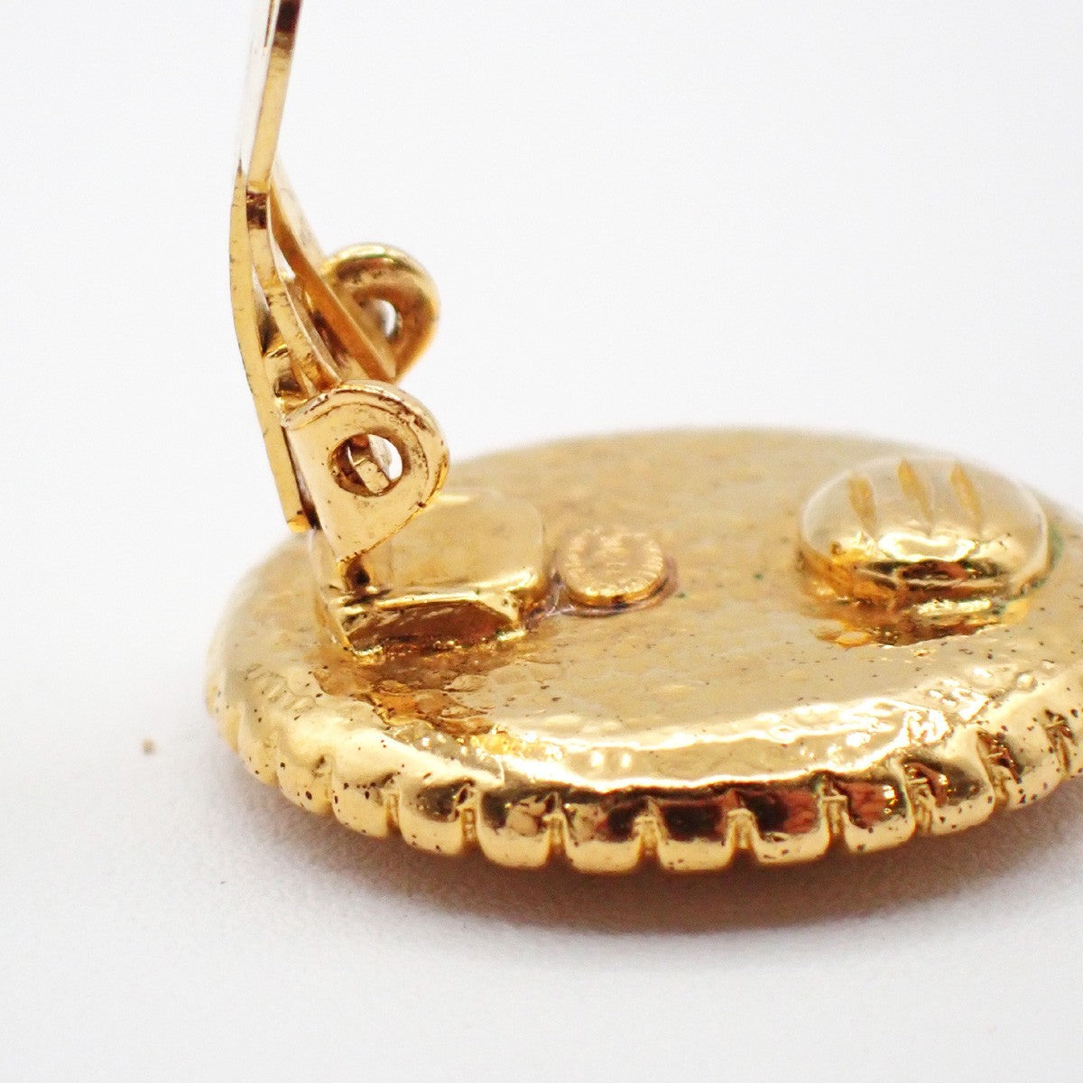CHANEL CC Logo Round Button Earrings 96A Clip-On Gold France Vintage 39RL906