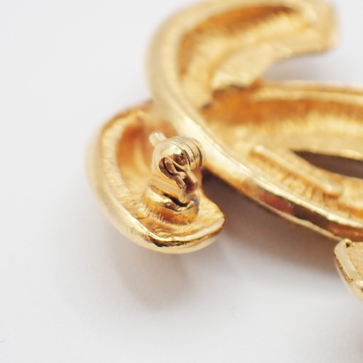 CHANEL CC Logo Matelasse Pin Brooch Gold GHW Accessory 84RL963