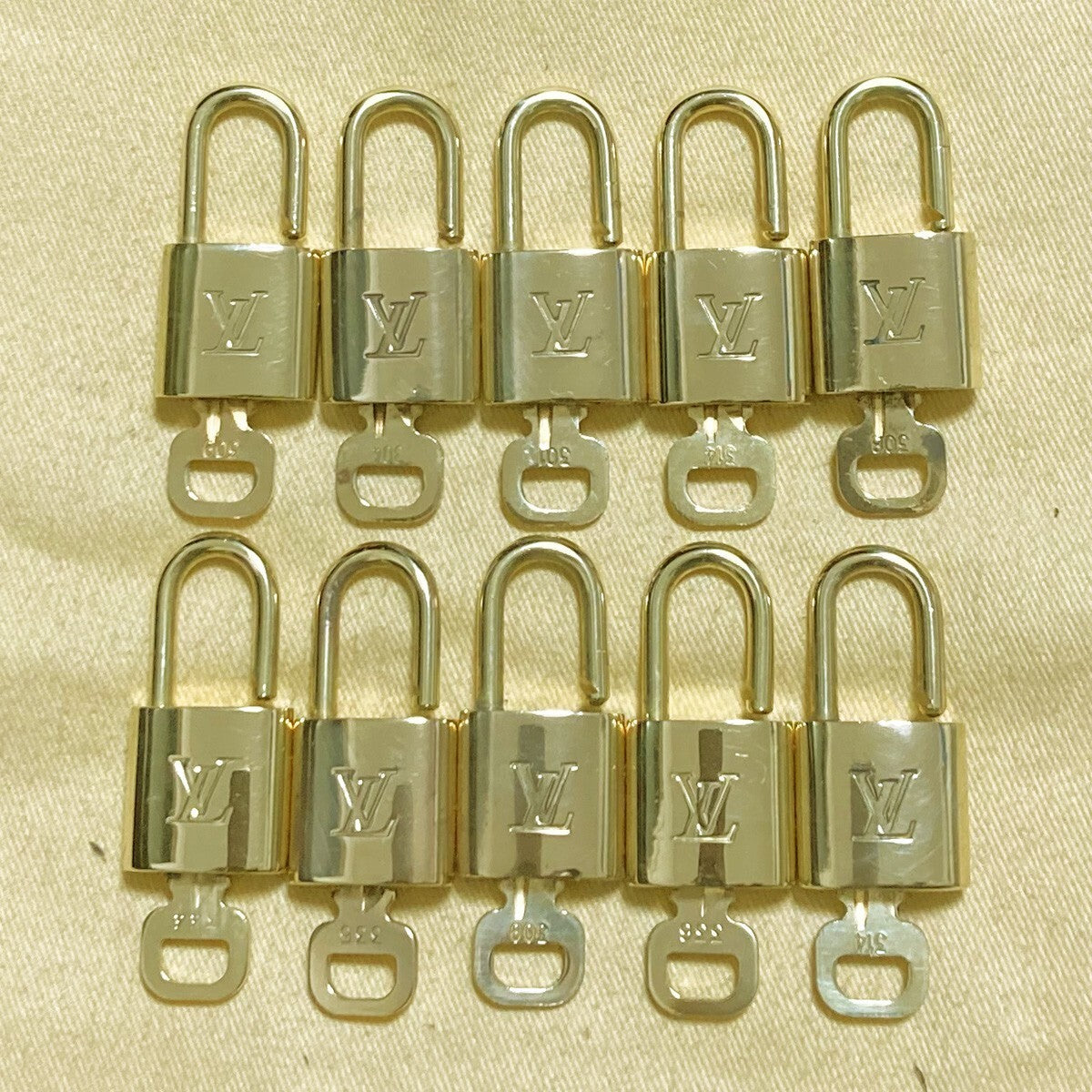 LOUIS VUITTON LV 10 SET PADLOCK KEY CHARM CADENA GOLD-PLATED FRANCE 33PDA211