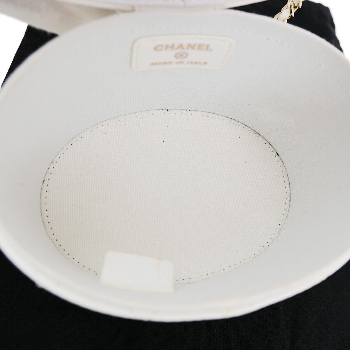 CHANEL CC Logo chain Shoulder Vanity Bag Matelasse Leather White GHW 645RF147