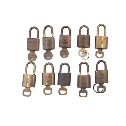 40.Live LOUIS VUITTON LV 10 SET PADLOCK KEY BAG CHARM CADENA GOLD PLATED 03EG409