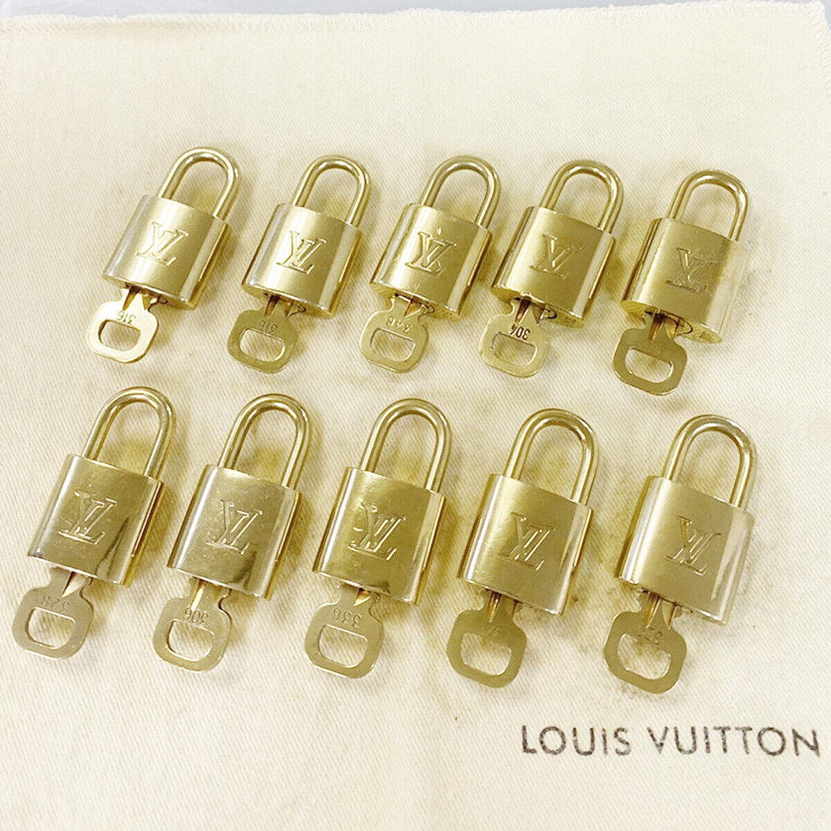 LOUIS VUITTON LV 10 SET PADLOCK CADENA KEY BAG CHARM GOLD PLATED FRANCE 31MS878