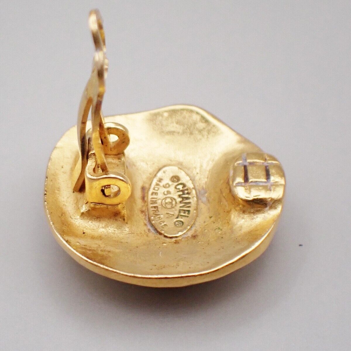 CHANEL CC Logo Button Earrings 95A Clip-On Gold France Vintage 34RK706