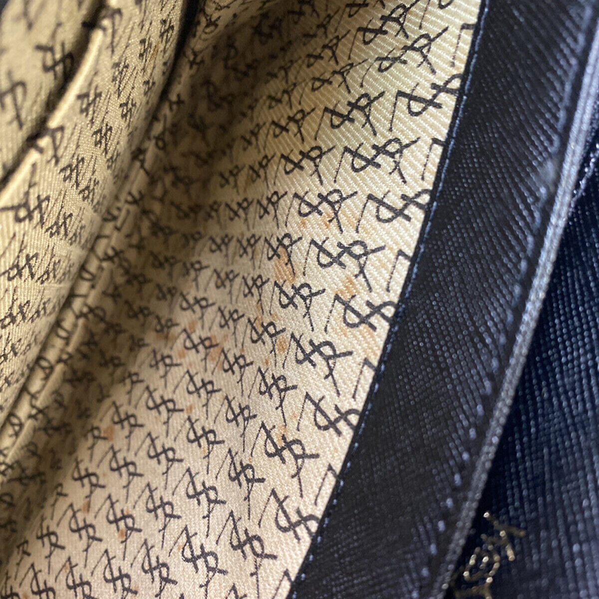 YVES SAINT LAURENT YSL Logo Shoulder Bag Leather Black GHW 83YG375
