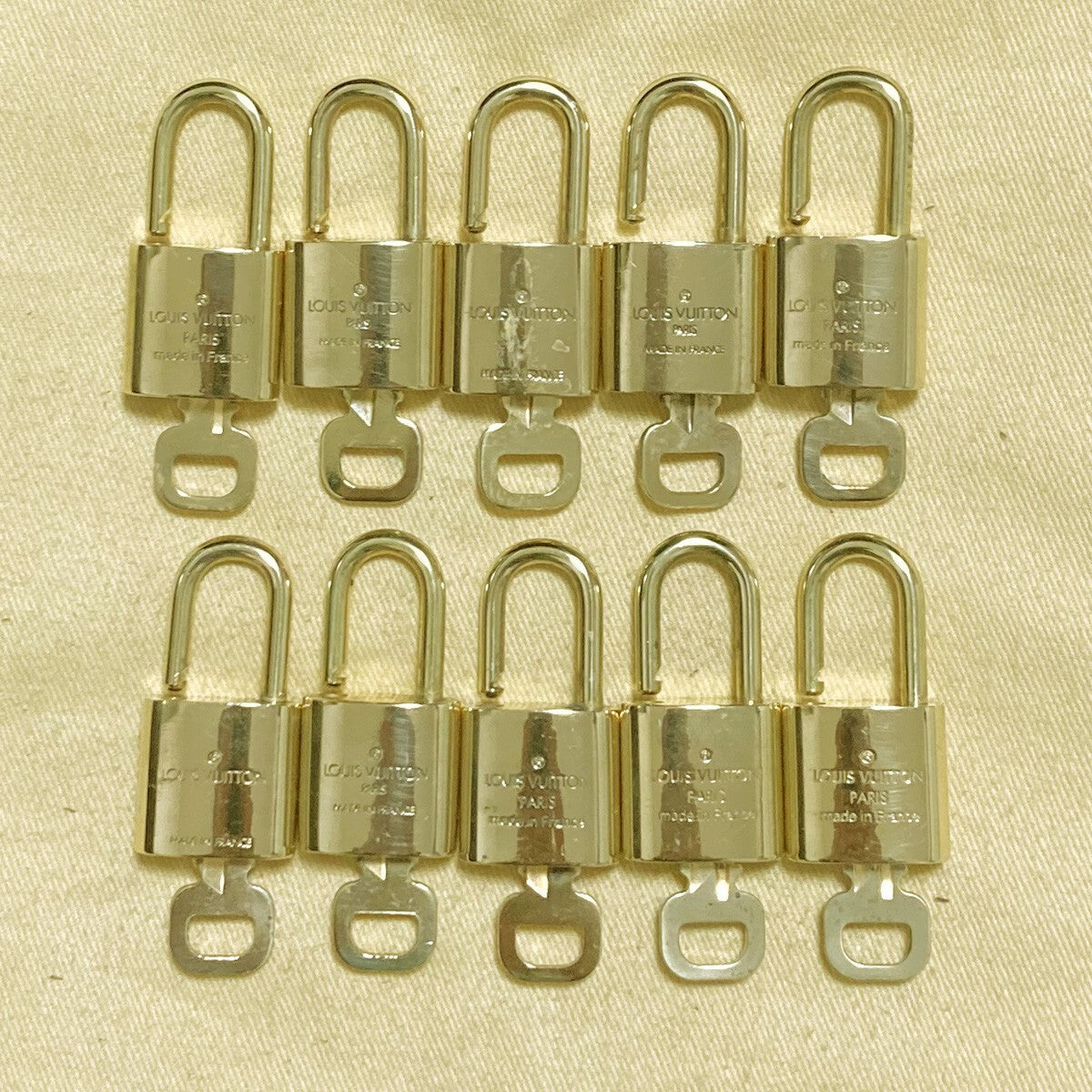 LOUIS VUITTON LV 10 SET PADLOCK KEY CHARM CADENA GOLD-PLATED FRANCE 65PDA206