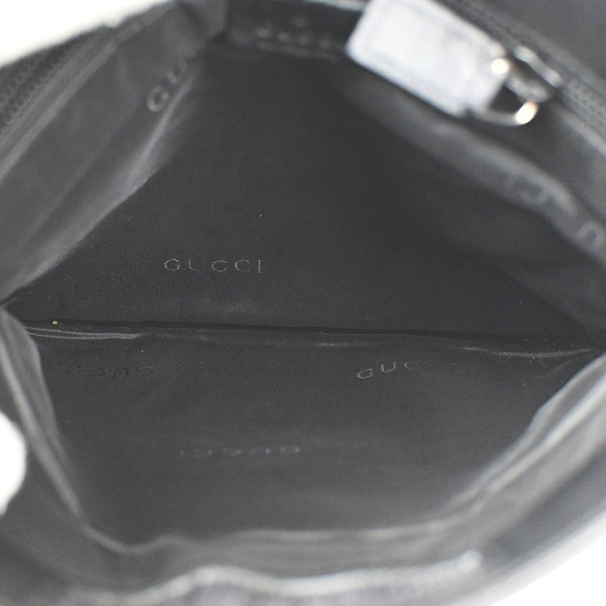29.Live GUCCI Logo Crossbody Shoulder Bag Nylon Leather Black SHW Italy 05KC142