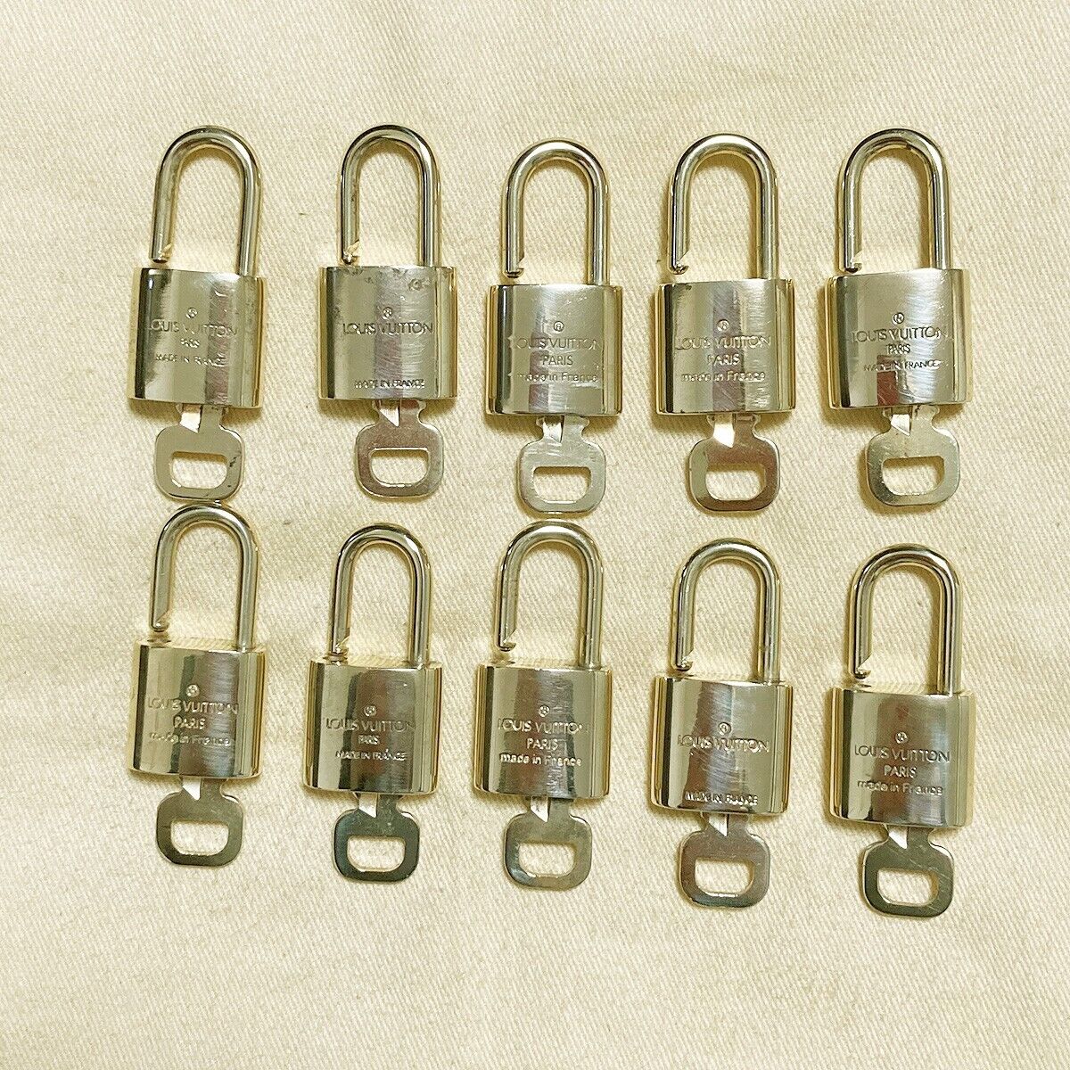 LOUIS VUITTON LV 10 SET PADLOCK KEY BAG CHARM CADENA GOLD PLATED FRANCE 80PDA088