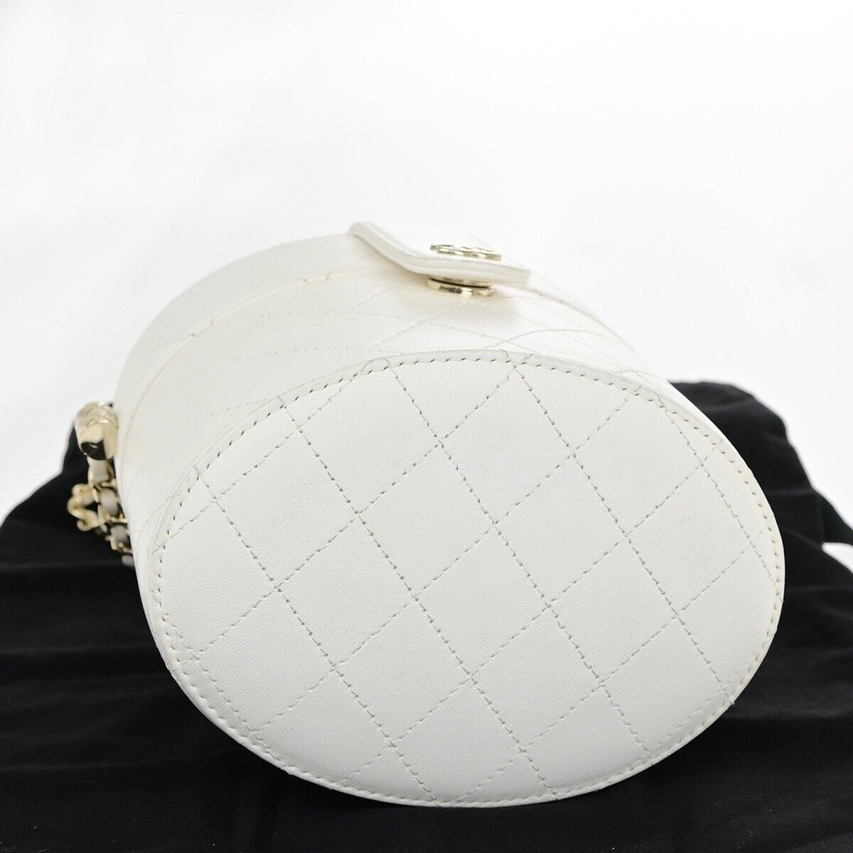 CHANEL CC Logo chain Shoulder Vanity Bag Matelasse Leather White GHW 645RF147
