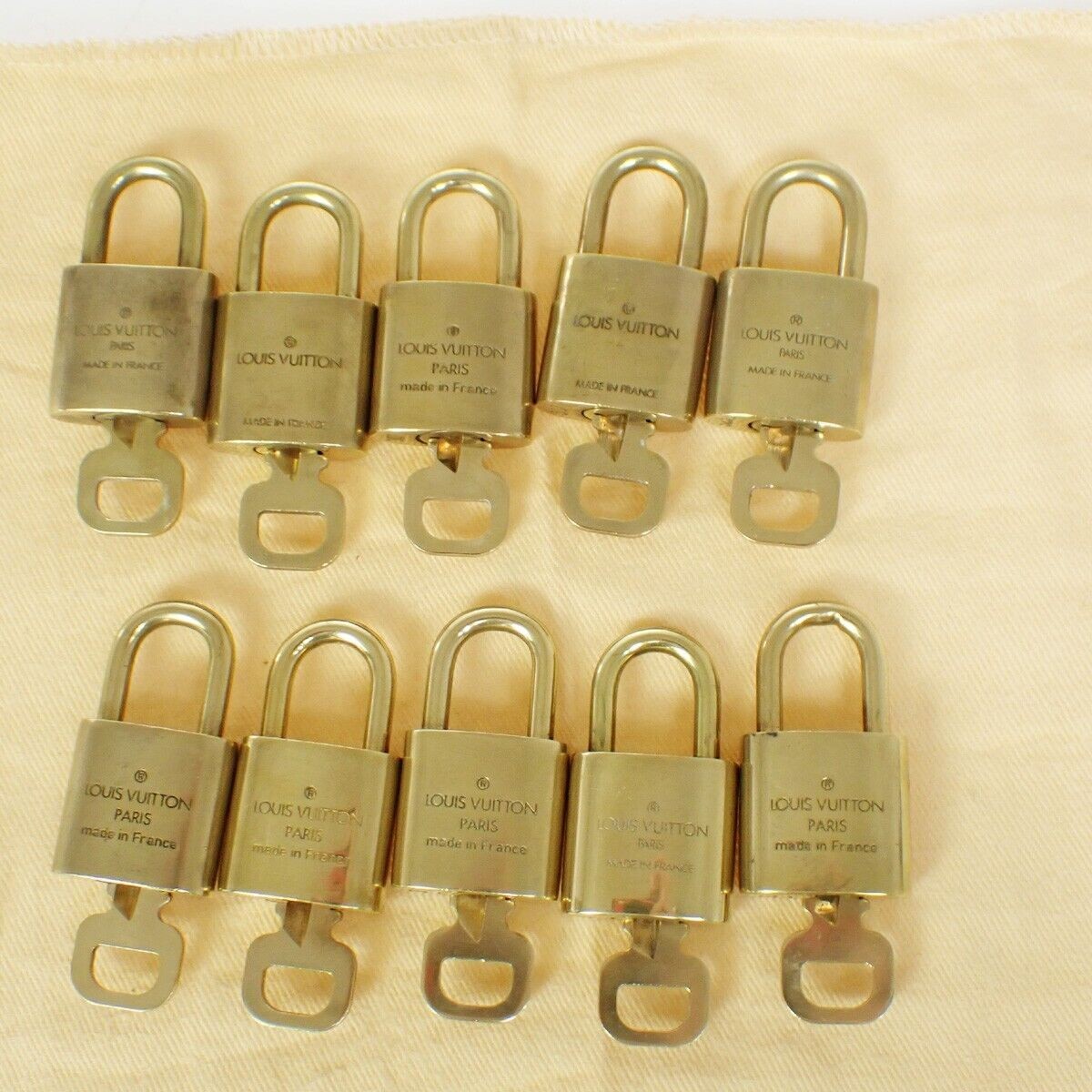 LOUIS VUITTON LV 10 SET PADLOCK KEY BAG CHARM CADENA GOLD PLATED FRANCE 33SH949
