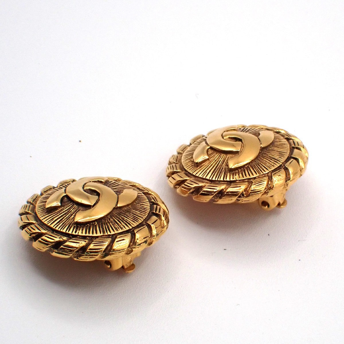 CHANEL CC Logo Round Button Earrings Clip-On Gold GHW France 80RL806