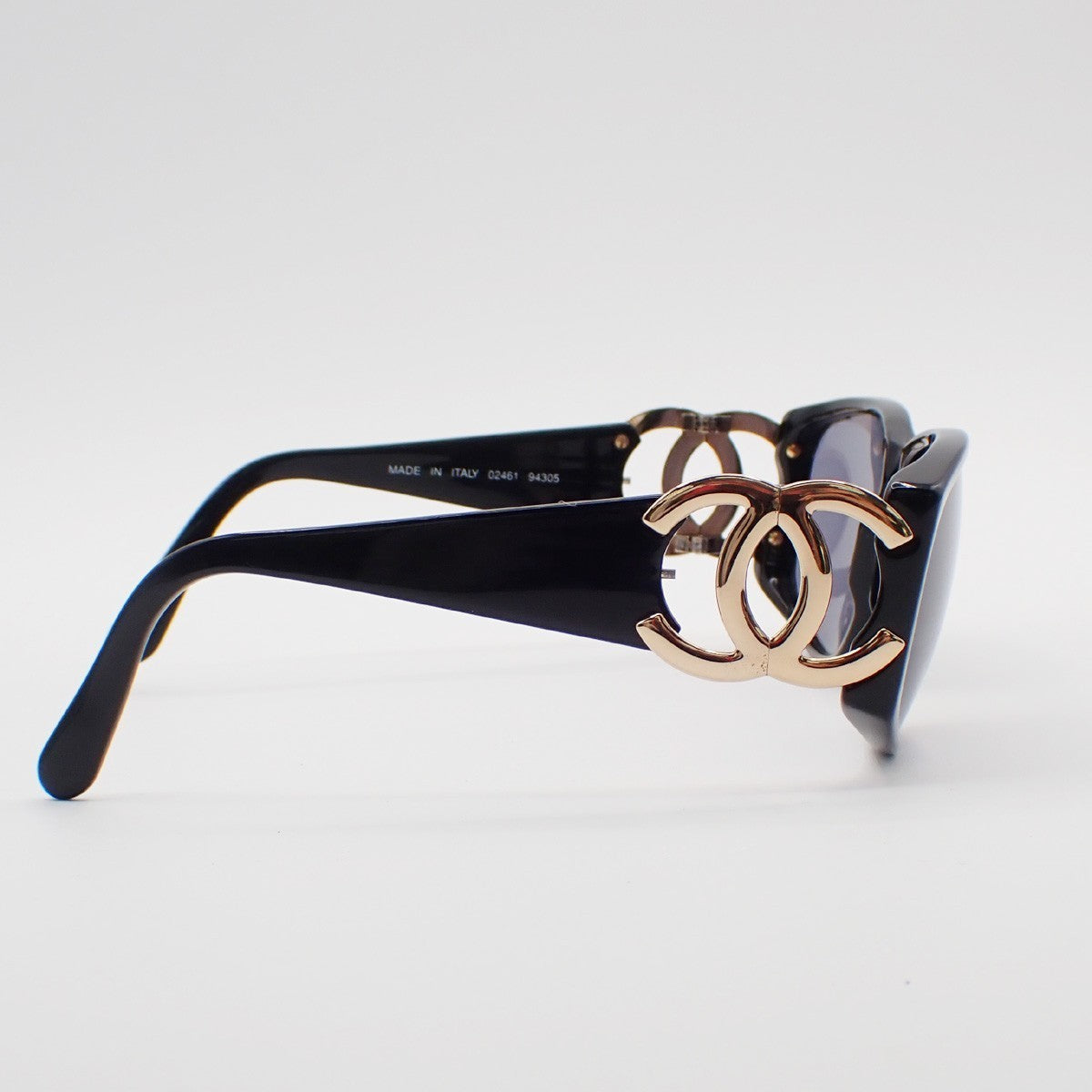 CHANEL CC Logos Sunglasses Eye Wear Plastic Black Gold 02461 64RL559