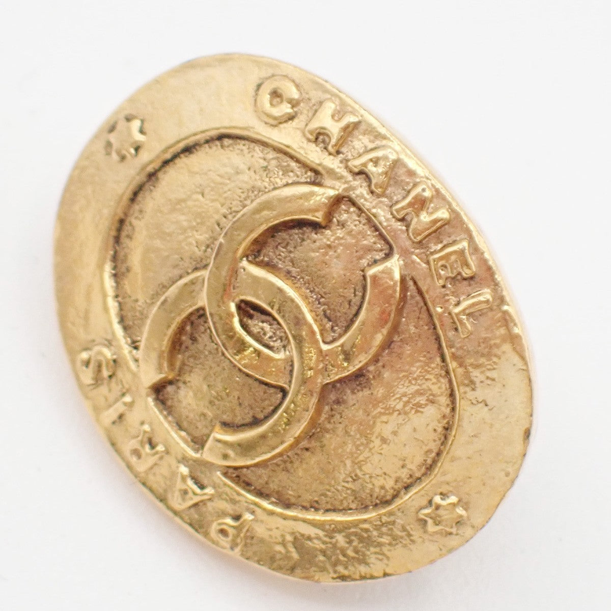 CHANEL CC Logo Oval Button Earrings Clip-On 28 Gold-Plated Vintage 83RF751