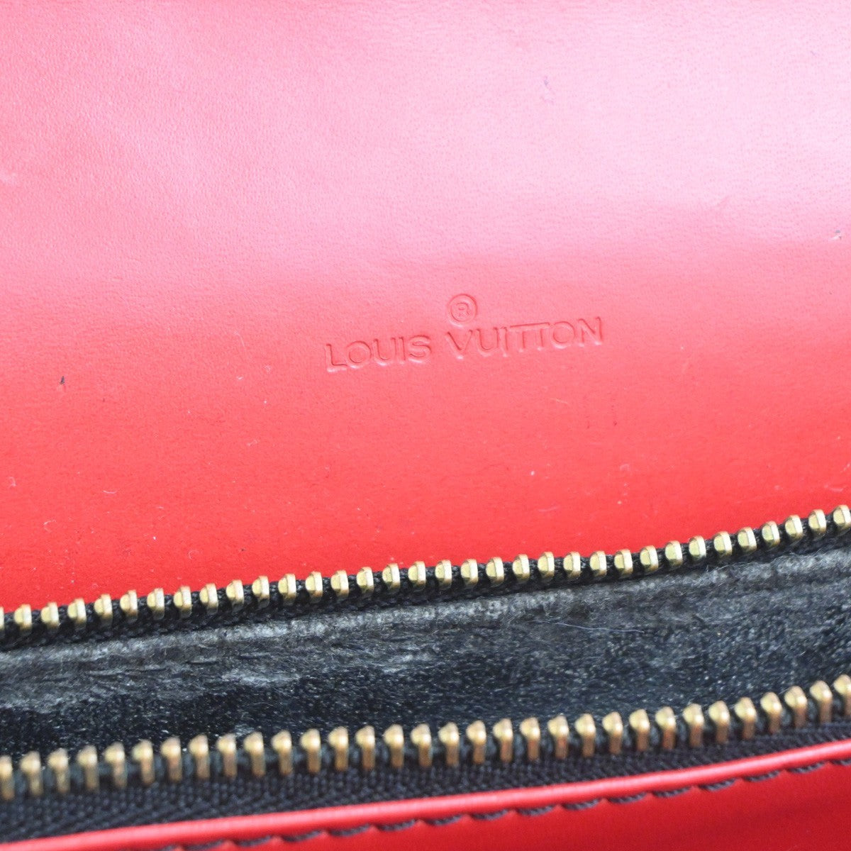 LOUIS VUITTON Free Run Shoulder Bag Epi Leather Black Red France M52417 35MA385