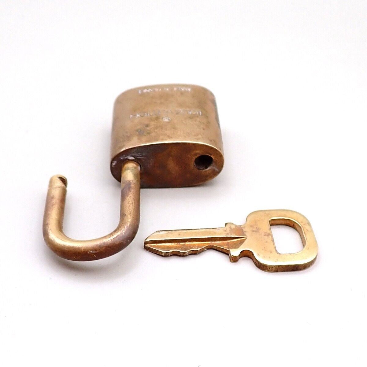 LOUIS VUITTON LV 10 Set Padlock cadena Key Bag Charm Gold Plated France 37YE758