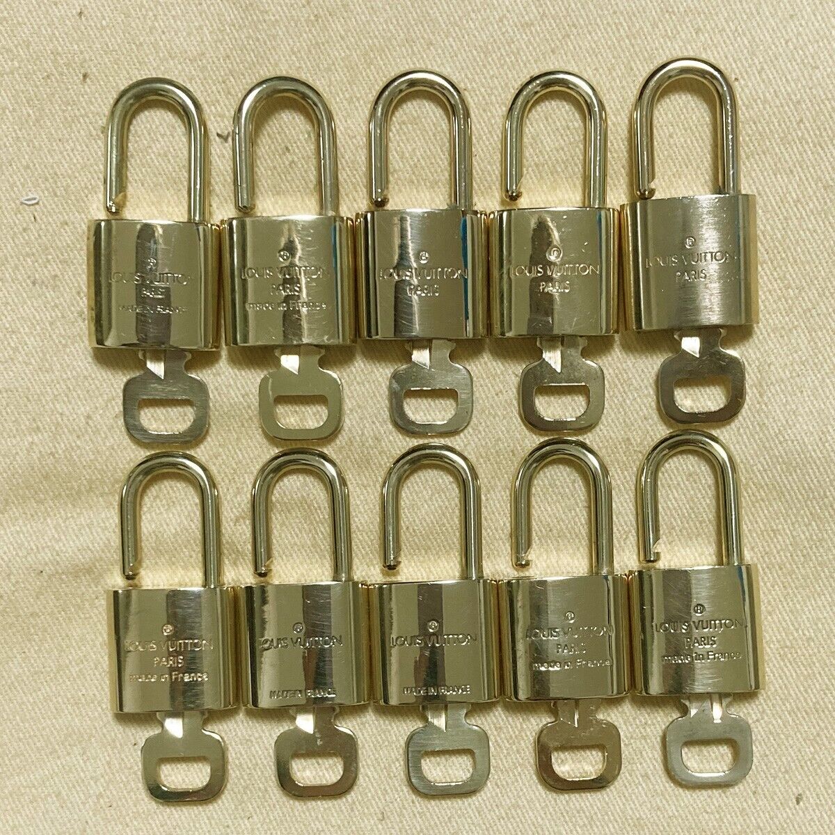 LOUIS VUITTON LV 10 SET PADLOCK KEY CHARM CADENA GOLD-PLATED FRANCE 30PDA158