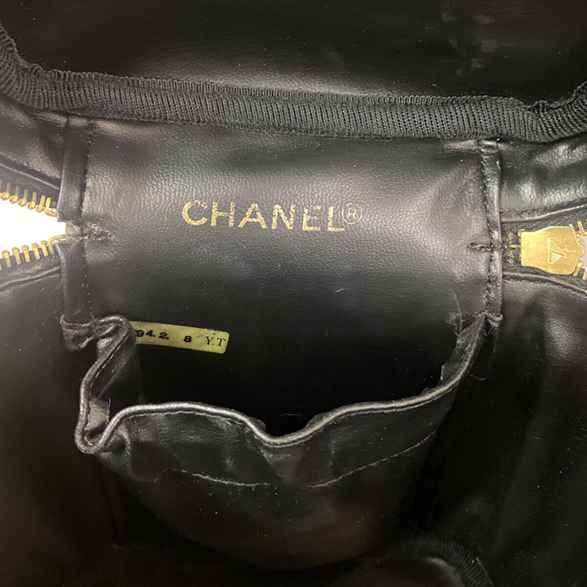 CHANEL CC Logo Vanity Hand Bag Caviar Skin Leather Black GHW Vintage 25RK294