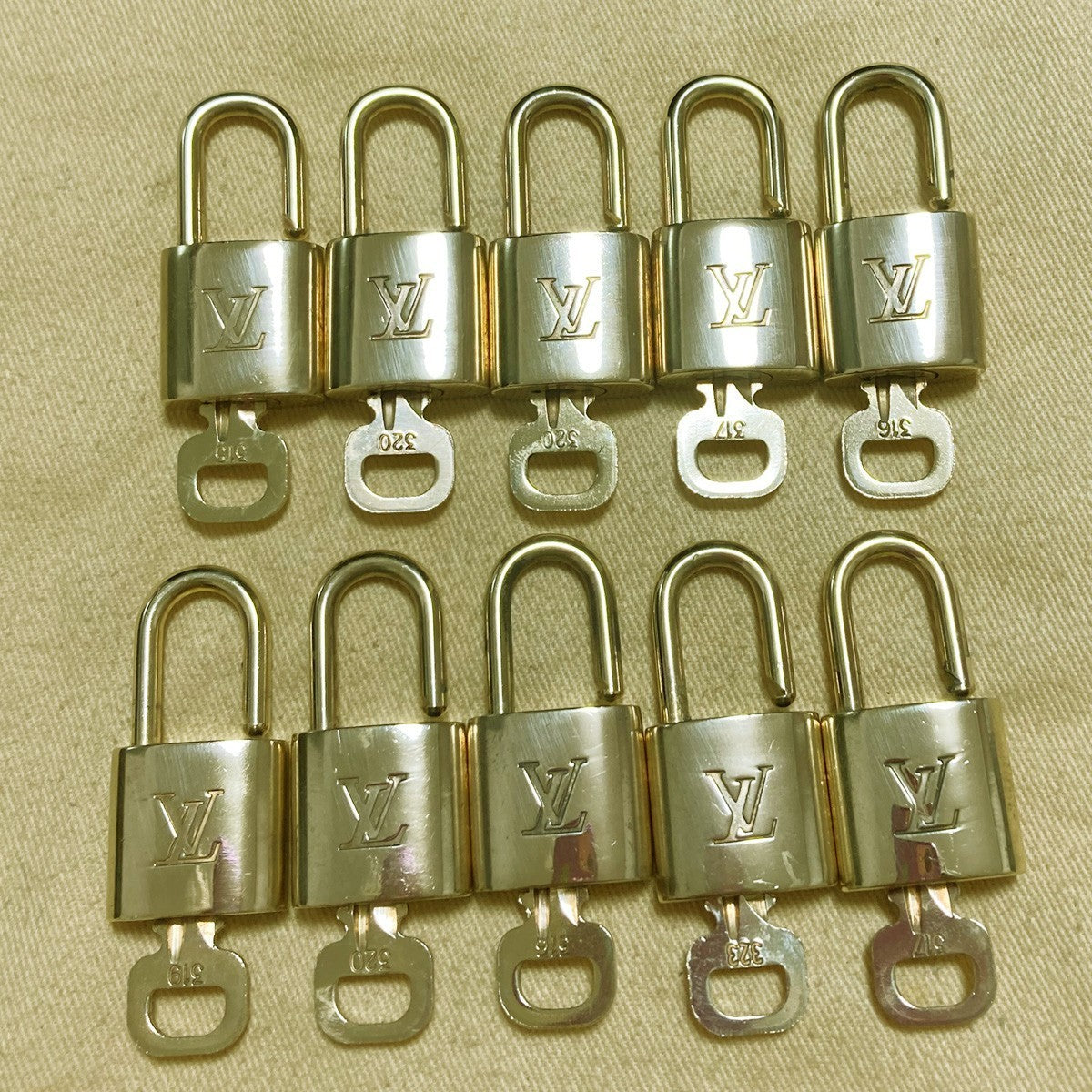 LOUIS VUITTON LV 10 SET PADLOCK KEY CHARM CADENA GOLD-PLATED FRANCE 65PDA270