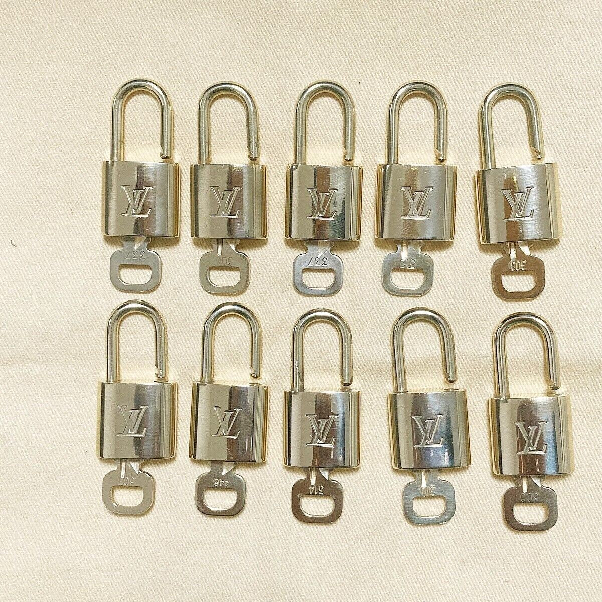LOUIS VUITTON LV 10 SET PADLOCK KEY BAG CHARM CADENA GOLD PLATED FRANCE 39PDA030