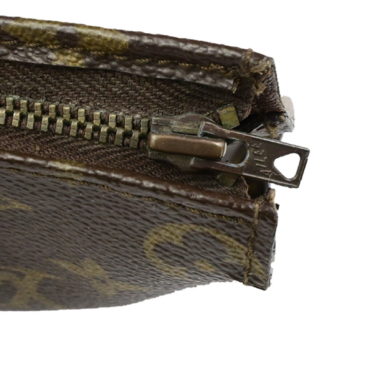 LOUIS VUITTON Poche Toilette 26 Clutch Hand Bag Monogram Leather M47542 05SJ536