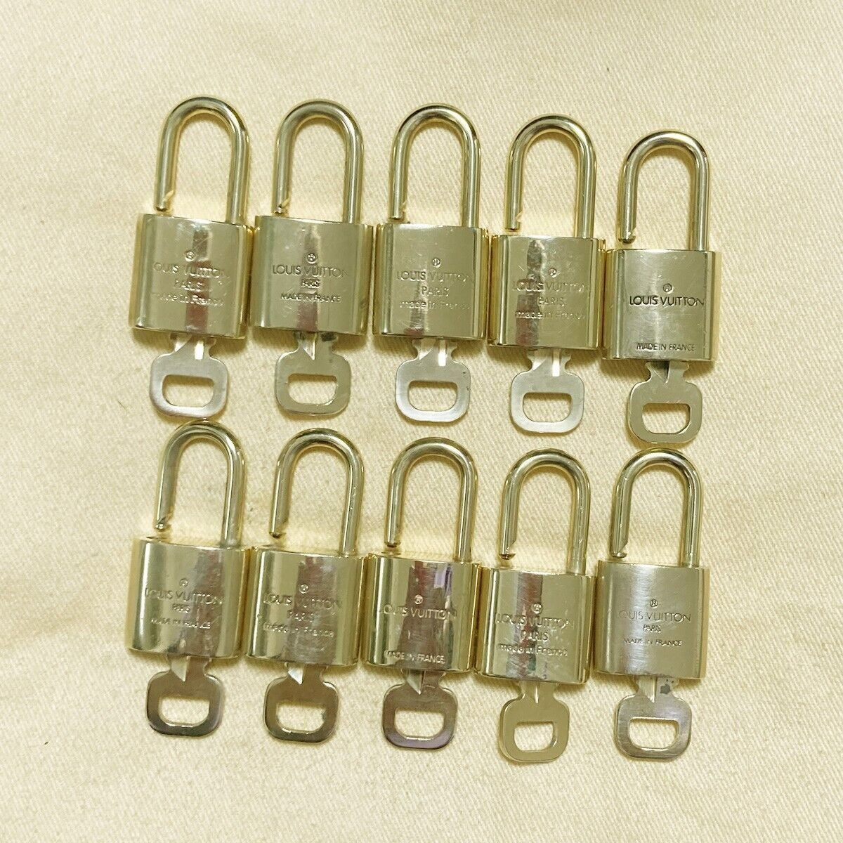 LOUIS VUITTON LV 10 SET PADLOCK KEY BAG CHARM CADENA GOLD PLATED FRANCE 37PDA134