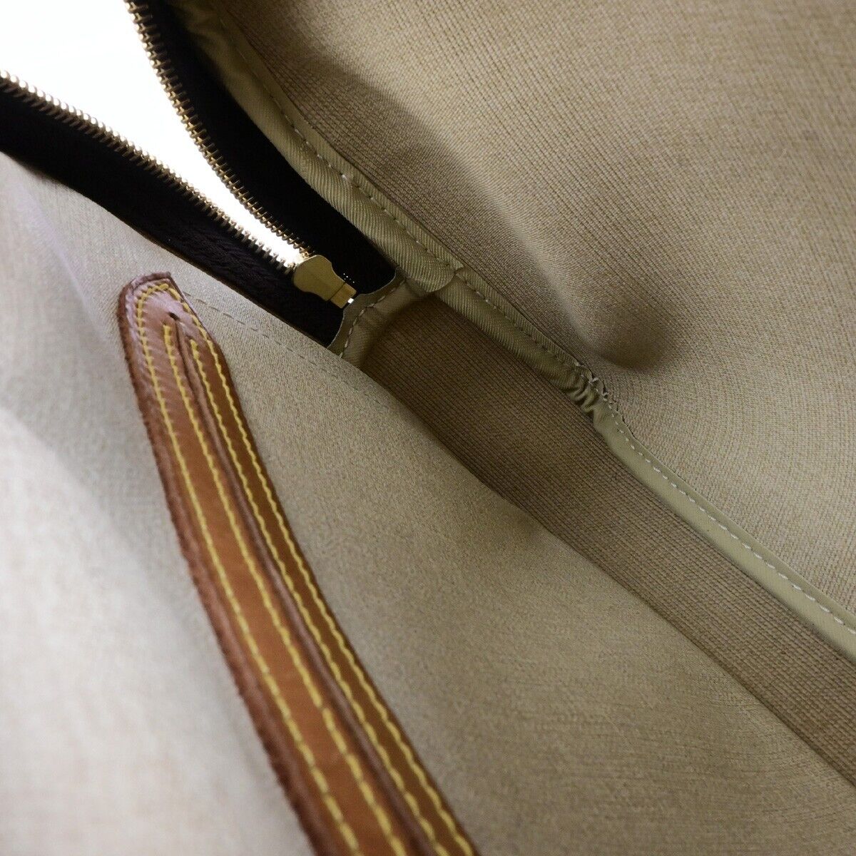 LOUIS VUITTON Reporter PM Crossbody Shoulder Bag Monogram Leather M45254 87ED242