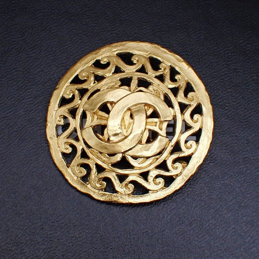 CHANEL CC Logo Round Pin Brooch 95A GHW France Accessory Vintage 89RK707