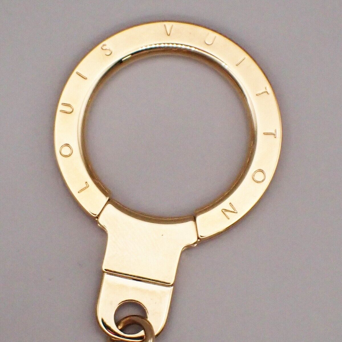 LOUIS VUITTON Porte Cles Glitter Mirror Ball Charm Key Ring GD M65379 64YG570