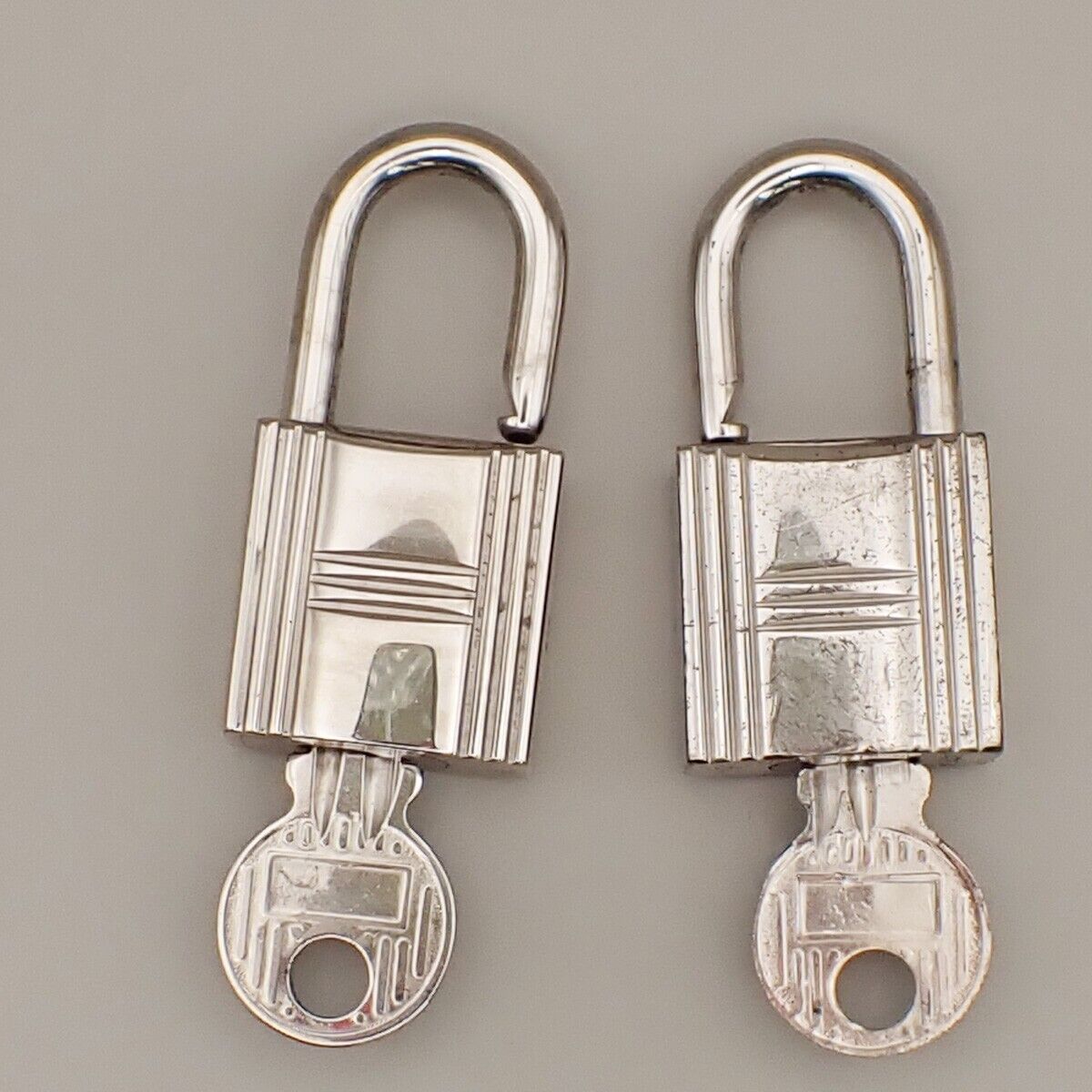 HERMES Logo 2 Set Padlock Key Bag Charm Cadena Silver-plated Accessroy 06KA557