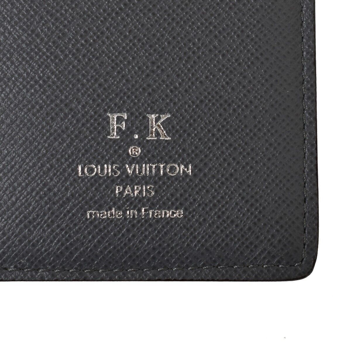 LOUIS VUITTON Portefeuille Brazza Long Wallet Taiga Leather Gray M32653 67YB981